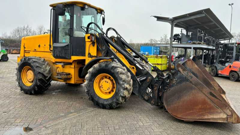 OmecoHub - JCB 414