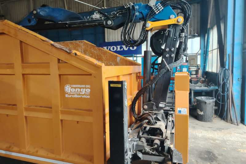 OmecoHub - Immagine LONGO CASSONE CON GRU