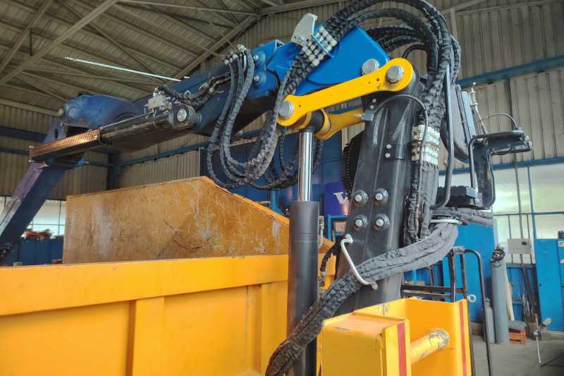 OmecoHub - Immagine LONGO CASSONE CON GRU